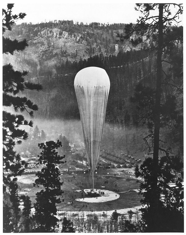 Balón Explorer II vzlétl z Jižní Daktoty v roce 1935. Dostal se až do stratosféry. 