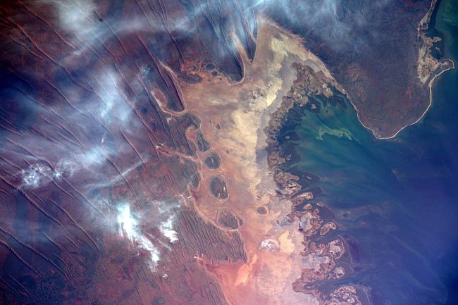 Překrásný terén severozápadního australského pobřeží z hledáčku astronauta NASA Jeffa Williamse.