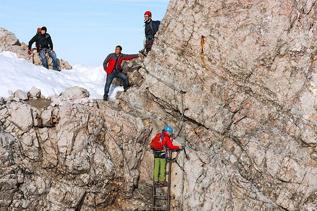 Přístup na nejvyšší bod Zugspitze je kvalitně zabezpečený. 
