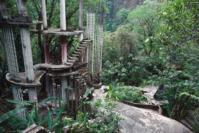 Fantasmagorické stavby britského básníka v mexické džungli