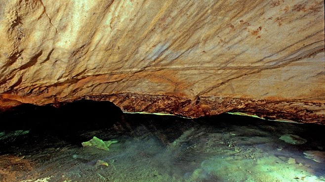 Chýnovská jeskyně vede do nitra hory