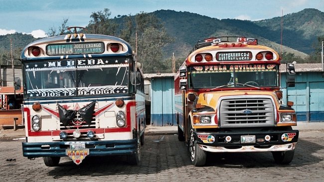 Cestování autobusem v Guatemale je zážitek k nezaplacení. Chaos je jen zdánlivý a funguje