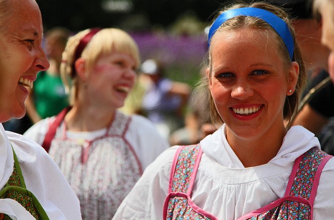 Ukrajinská tanečnice (v části dnešní Ukrajiny a volgogradského Ruska přinesli první zemědělci do Evropy i „geny pro světlou kůži a blond vlasy“).