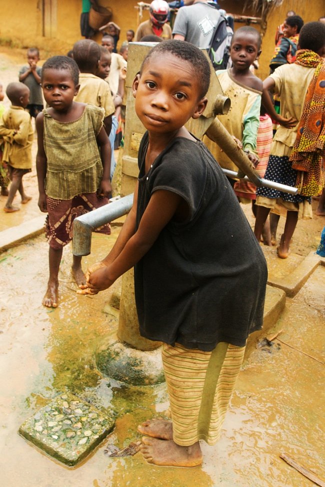 Kromě boje s podvýživou se ČvT v DR Kongo věnuje také zlepšování kvality a dostupnosti zdravotní péče obyvatel konžského venkova a zlepšení přístupu k pitné vodě.