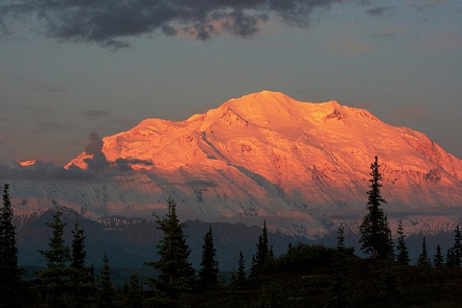 Mount Mc Kinley je svou hmotou a vyzdvižením větší než Mount Everest.