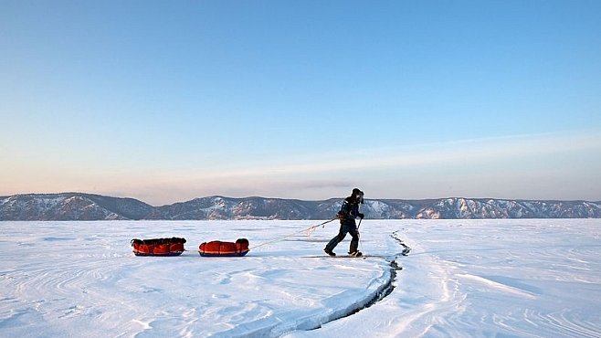 Pěšky i na bruslích po zamrzlém Bajkalu. Stovky kilometrů a sám