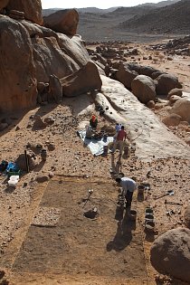 Zahájení výzkumu unikátního pohřebiště na lokalitě Sfinga v roce 2012, pohoří Sabaloka, výzkumy ČEgÚ.
