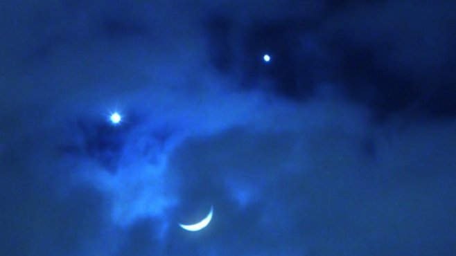Vesmírná pastva pro oči: Měsíc, Jupiter a Venuše se setkávají