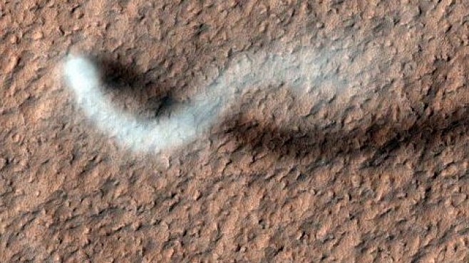 Písečný ďábel na Marsu – úžasná fotografie obří prachové bouře