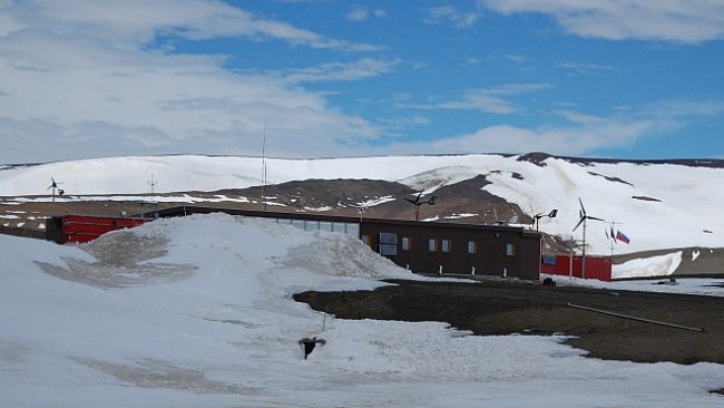 Extrémní zima v Antarktidě. Zaskočila nejen české vědce na Mendelově stanici, ale i tuleně a tučňáky