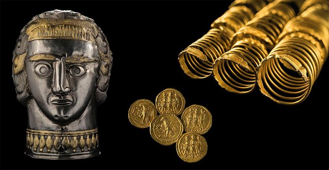 Zlaté mince s římskými motivy a náramky, z nichž každý vážil až kilogram, byly uloupeny z trosek dáckého hlavního města Sarmizegetusy 
