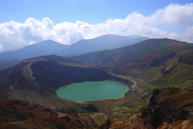 Kráterová jezera po celém světě