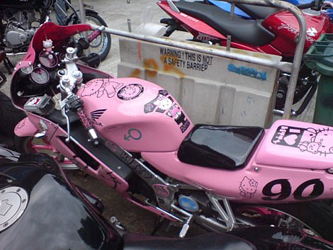 Hello Kitty motorka. 