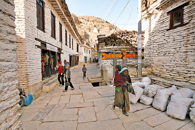 Cesta k vrcholu sedmé nejvyšší hory světa Dhaulagiri. Zážitky člena expedice horolezce Radka Jaroše