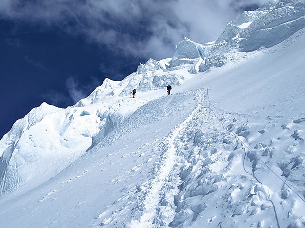 Tady někde zmizel před dvěma lety jeden z nejlepších lezců světa Jean Christopher Lafaille. 