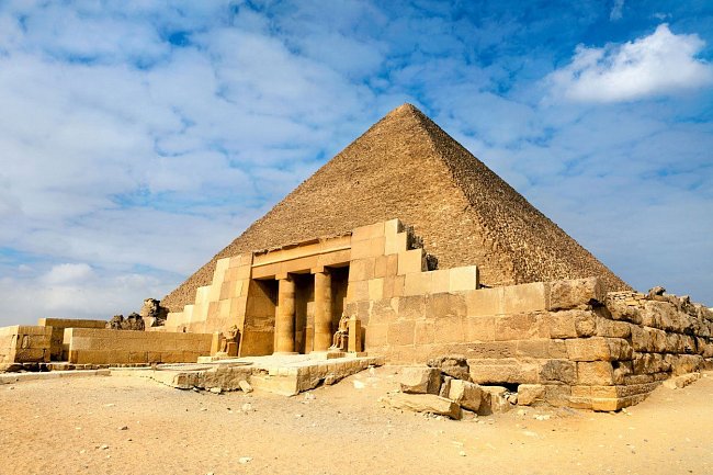 Cheopsova pyramida je jedním z archeologicky nejzkoumanějších objektů v Egyptě.