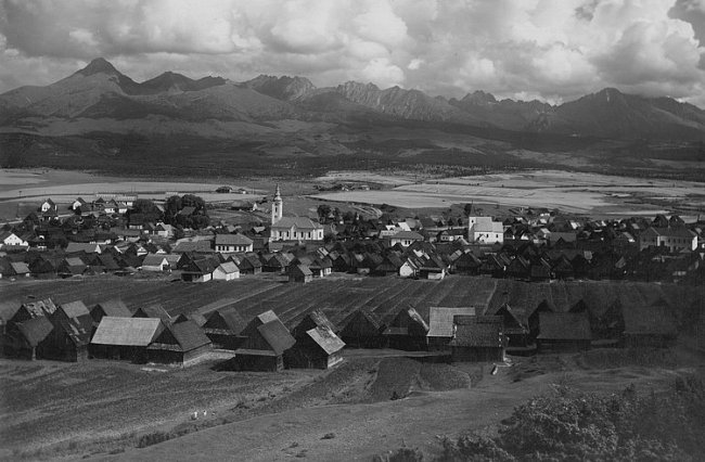 Podtatranská vesnice Važec 
Vysoké Tatry se co do malebnosti mohou směle měřit se švýcarskými Alpami. Právě do těchto míst jezdívaly na letní dovolenou celé generace rodin z maďarské lepší společnost