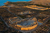 Leptis Magna, jedno z největších a nejlépe zachovalých starořímských měst, vzkvétalo za císaře Septimia Severa, který se zde narodil. 
