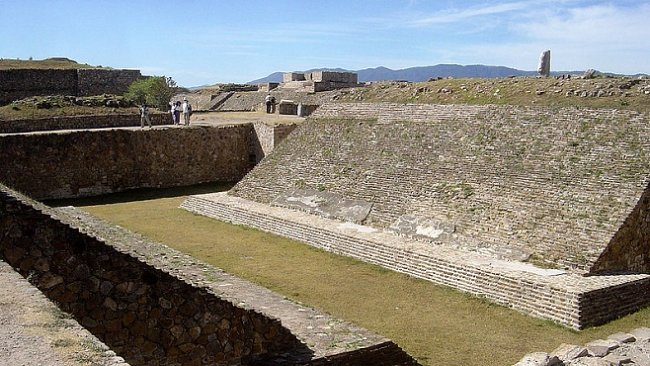 V Mexiku byla objevena 1 000 let stará hřiště na míčové hry