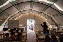 V táborech jako tady ve druhé třídě školy v Nizipu 1 je pravděpodobnější, že děti tráví své dny ve škole.