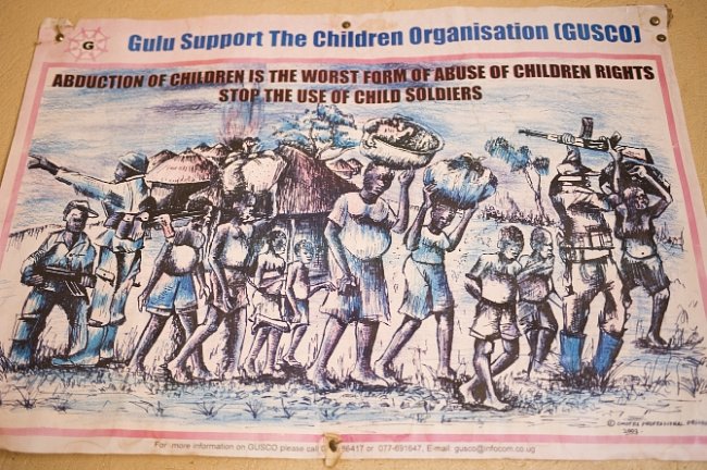 Stop zneužívání dětí (plakát v Ugandě)