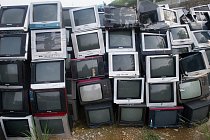 Zůstaneme v Číně. Ve městě Ču-čou je téměř 80 000 televizorů připraveno k recyklaci... už dlouho.