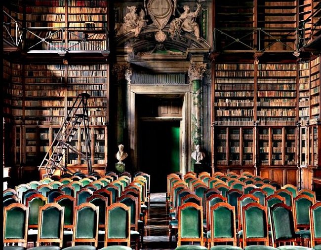 Accademia delle Scienze, Turín, Itálie: Charles Babbage sem přinesl svůj analytický stroj – první počítač. Knihovna a historický archiv Akademie obsahuje dvě století dopisů, kodexů, rukopisů a průmyslových patentů od vědců spjatých s touto institucí.