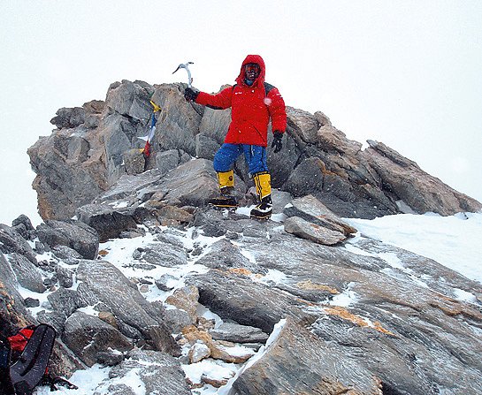 Pouhých dvacet dnů po zdolání nejzápadnější nepálské osmitisícovky Dhaulagiri stojím na druhé straně Nepálu na páté nejvyšší hoře světa Makalu! Díky…