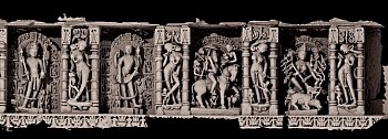 K vytvoření přesné trojrozměrné kopie vlysu s hinduistickými bohy a ženskými společnicemi (dole) v stupňovité vodní nádrži z 11. století 
v západní Indii byly použity miliony zacílených laserových pa