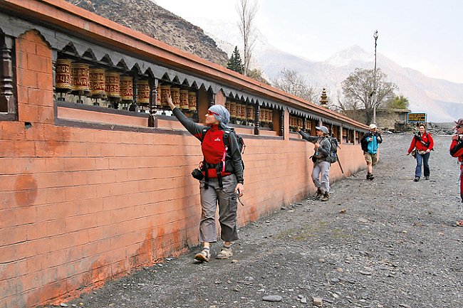 Cesta k vrcholu sedmé nejvyšší hory světa Dhaulagiri. Zážitky člena expedice horolezce Radka Jaroše