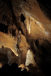 Výzdoba Koněpruských jeskyní patří v Čechách k nejkrásnějším.
