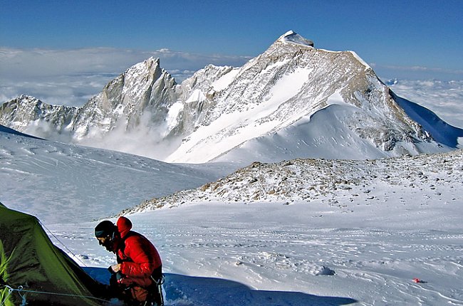 Makalu byla první osmitisícová hora, kterou Češi zdolali. Šubrt, který stál v r. 76 na vrcholu, se bohužel už dolů nevrátil.