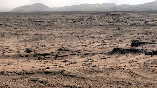 OBRAZEM: Panorama na Marsu tak, jak jej vidí Curiosity
