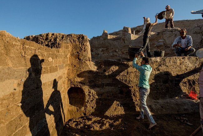 Archeologové zkoumají 9 000 let zvratů a otřesů na nalezišti Oylum Höyük v jihovýchodním Turecku. Kdysi to byla oblast úrodných zemědělských hospodářství a důležitých obchodních cest.