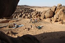 Zahájení výzkumu unikátního pohřebiště na lokalitě Sfinga v roce 2012, pohoří Sabaloka, výzkumy ČEgÚ.