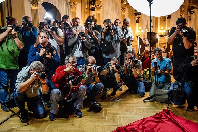 Vedle představení více jak padesáti předních značek fotografické techniky a příslušenství se můžete těšit i na možnost volného fotografování glamour modelek.