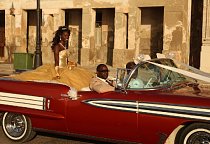Stará americká auta patří ke kubánské každodennosti, jen výjimečně jsou však (pokud neslouží jako taxi pro turisty) naleštěná. 