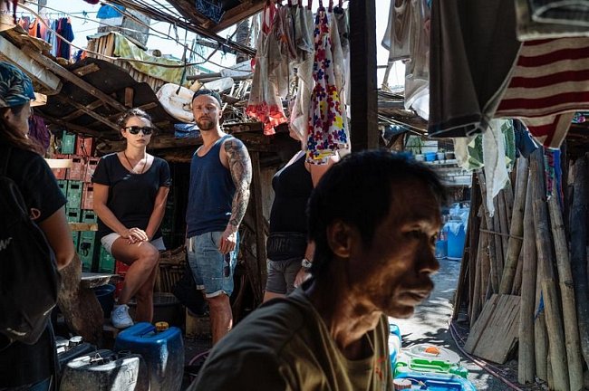 Filipíny: Manila patří mezi města, kde turisté podnikají „prohlídky slumů“ vyvolávající již dlouhou dobu diskuse o vlivu a záměrech turistického ruchu v marginalizovaných komunitách.