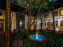 Islámská zahrada je jak známo palácem bez střechy. Bohatá dědička Doris Dukeová, kterou okouzlilo a inspirovalo islámské umění, vybudovala své vlastní Šangri-la, usedlost v Honolulu.