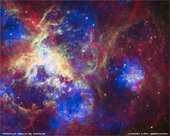 Mlhovina Tarantule ve Velkém Magellanově oblaku, nedaleko Mléčné dráhy.