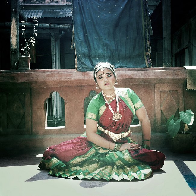 Tradičnímu indickému tanci Bharatanátyam se Teja věnuje už od sedmi let. 