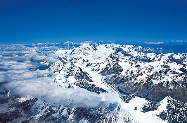 1994: Už jen to, že Mount Everest uvidím,
bylo splněním něčeho, v co jsem nikdy nedoufal. Zvláš, když
jsem vyrůstal za „železnou oponou“ a až na sklonku režimu jsem
odjel na razítko, který jsme si