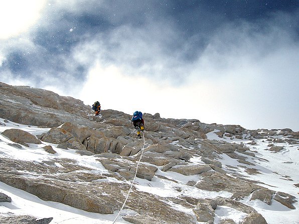 Zatímco na Dhaulagiri se většina lezení odehrávala na ledu a sněhu, Makalu nás překvapila množstvím lezení ve skále.
