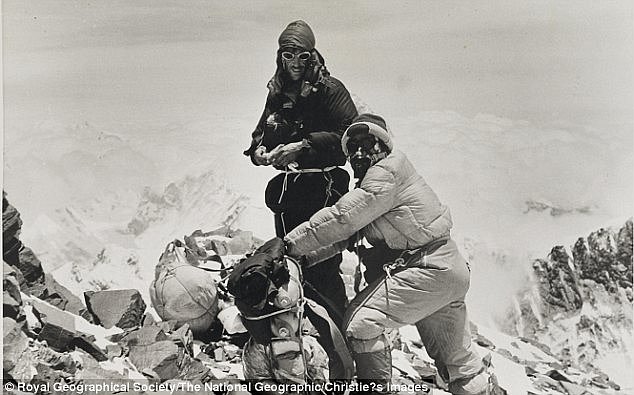 Edmund Hillary na Mount Everestu.