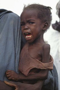 Súdánskou společnost ohrožuje nejen sucho, ale i podvýživa