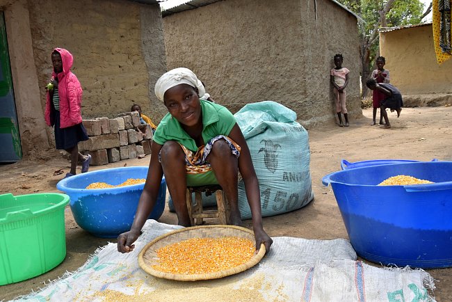 Pěstuje se tu zejména maniok nebo kukuřice. Častým jídlem chudých lidí je nevýživná kaše funge.