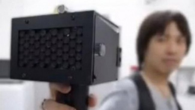 VIDEO: Zbraň, která zabrání člověku mluvit, vymysleli Japonci