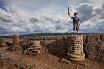 Corbridge byla zpočátku pevnost, později se z ní stala civilní osada, která pomáhala zásobovat vojáky sloužící na Hadrianově valu. Pozůstatky slavného římského opevnění dnes využívá jako hřiště osmile