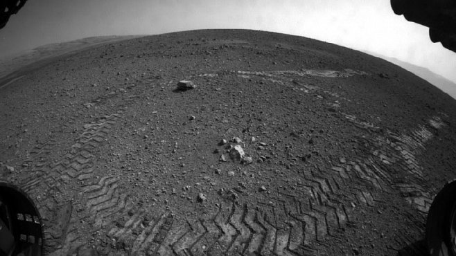 První jízda Curiosity po Marsu: tři metry a dost