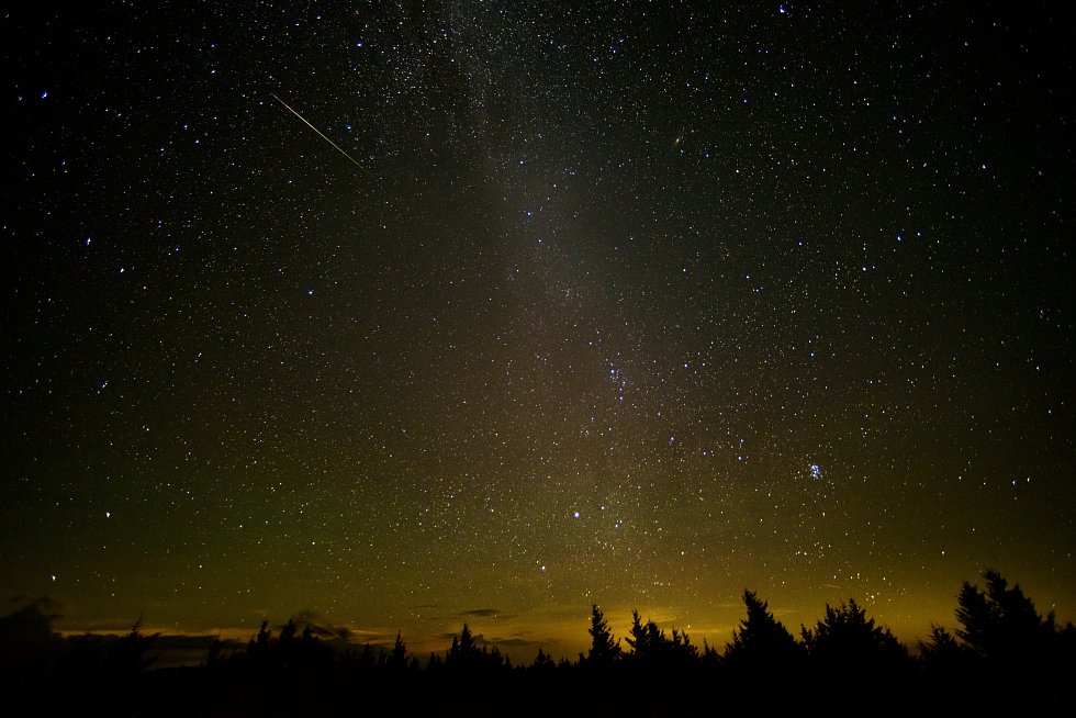  Perseidy se v Západní Virginii objevují každý rok v srpnu, když se Země pohybuje v dráze staré komety, která zde roj meteoritů zanechala. 